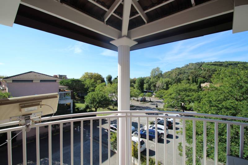 GRAND T3 AU CALME A CAVALIERE AVEC TERRASSES ET PARKING PRIVE