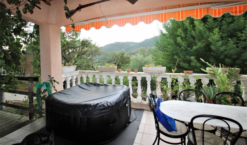 MAISON SUR 2 NIVEAUX AVEC GARAGE ET PISCINE AU CANADEL