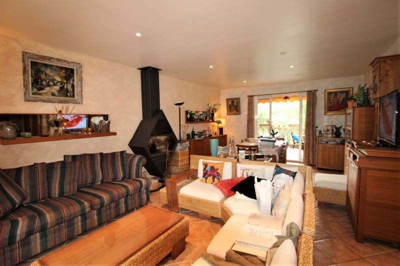 VILLA AU CANADEL VUE COLLINES GARAGE ET PISCINE