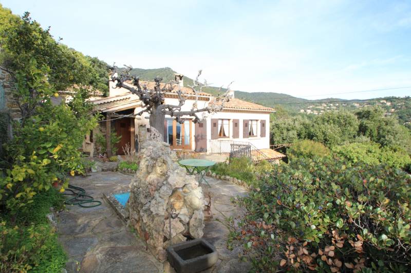 VENTE ENSEMBLE DE BATIMENTS MAISON T6 LE LAVANDOU PRAMOUSQUIER