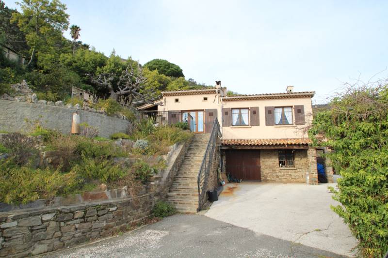 GRANDE PROPRIETE A VENDRE LE LAVANDOU PRAMOUSQUIER VUE MER PROCHE PLAGE GARAGE