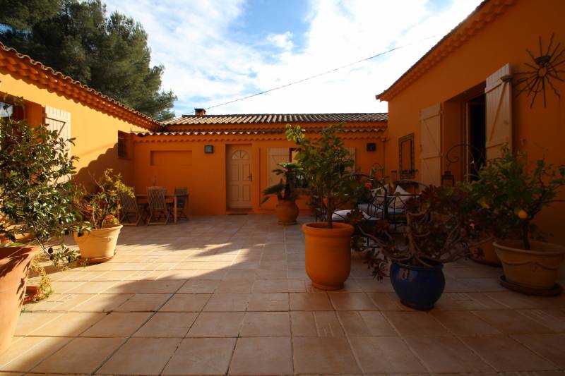 VENTE SUPBERBE VILLA PROCHE PLAGE BORMES LES MIMOSAS