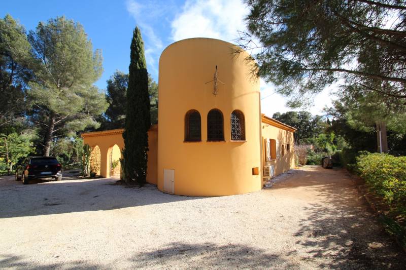 A VENDRE CHARMANTE VILLA BORMES LES MIMOSAS PROCHE PLAGE