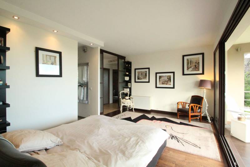 SPLENDIDE PROPRIÉTÉ SUR LES HAUTEURS DE BORMES - TERRAIN PISCINE ET PETIT LAC