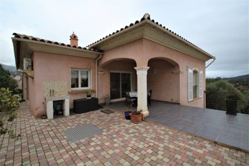 PROPRIÉTÉ SUR 2 NIVEAUX AVEC TERRAIN ARBORÉ - BORMES LES MIMOSAS