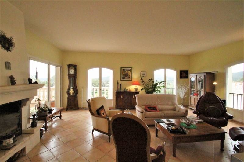 PROPRIÉTÉ SUR 2 NIVEAUX AVEC TERRAIN ARBORÉ - BORMES LES MIMOSAS