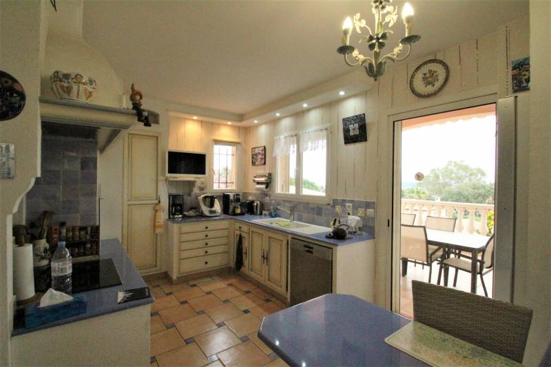 PROPRIÉTÉ SUR 2 NIVEAUX AVEC TERRAIN ARBORÉ - BORMES LES MIMOSAS