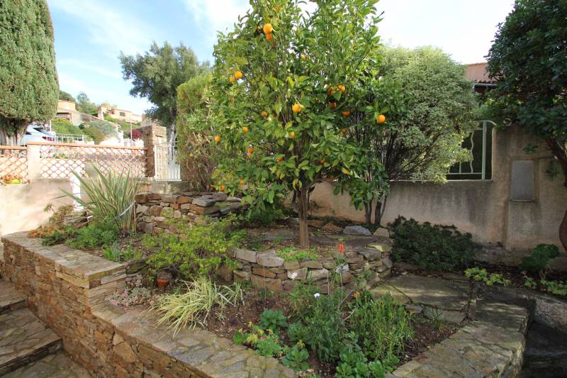 CHARMANTE MAISON AU CALME LE LAVANDOU GARAGE TERRASSE JARDIN