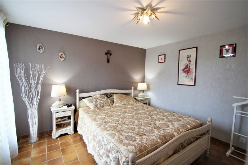 BELLE MAISON T5 SUR 2 NIVEAUX AVEC SOUS-SOL AMÉNAGÉ - LE LAVANDOU