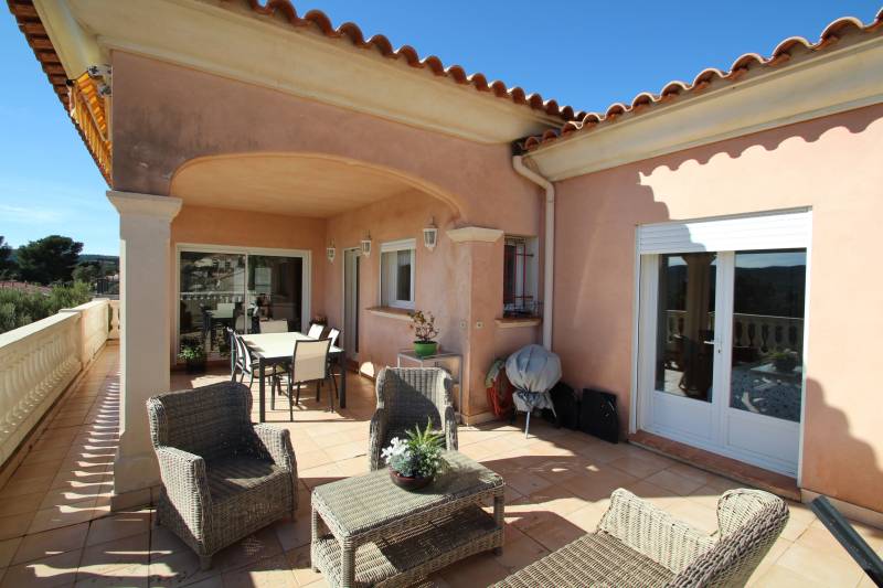 PROPRIÉTÉ SUR 2 NIVEAUX AVEC TERRAIN ARBORÉ - BORMES LES MIMOSAS