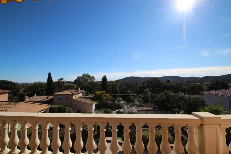 PROPRIÉTÉ SUR 2 NIVEAUX AVEC TERRAIN ARBORÉ - BORMES LES MIMOSAS