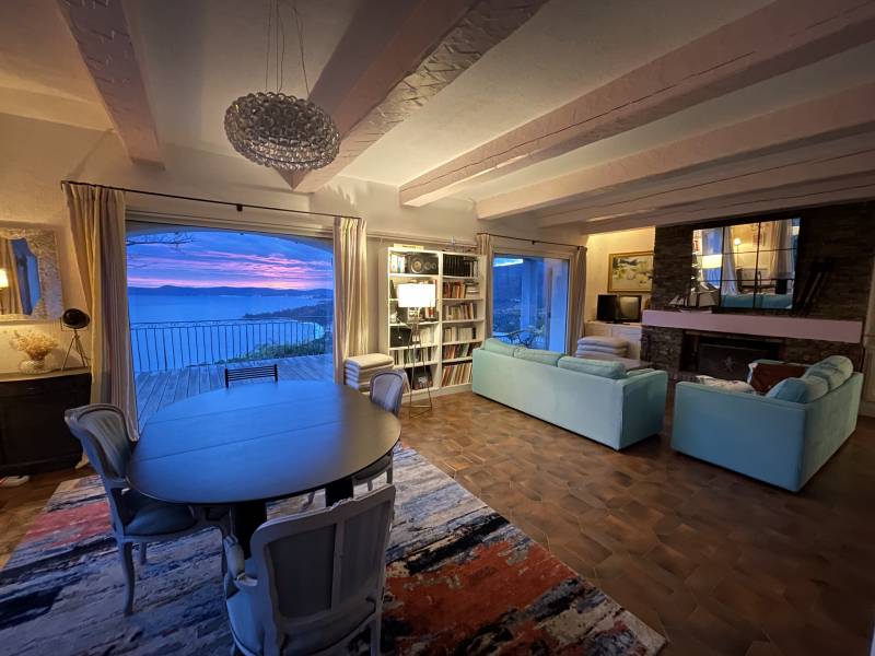 EXCLUSIVITÉ - SUPERBE PROPRIÉTÉ DANS LOTISSEMENT PRIVÉ VUE MER CAVALIÈRE