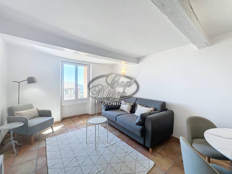 EXCLUSIVITÉ - BORMES-LES-MIMOSAS MAISON DE VILLAGE REFAITE À NEUF