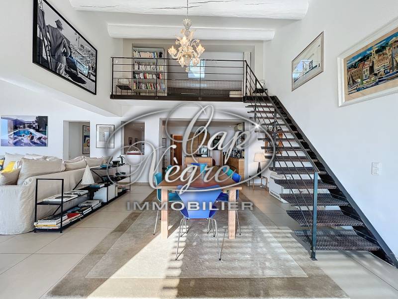 SOUS COMPROMIS - RAYOL CANADEL SUR MER - VILLA D'ARCHITECTE AVEC VUE SOMPTUEUSE