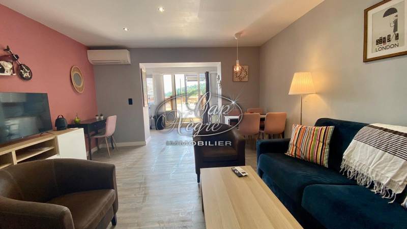 VENDU PAR CAP NÈGRE IMMOBILIER - APPARTEMENT RÉNOVÉ PROCHE PLAGE A VENDRE AU LAVANDOU