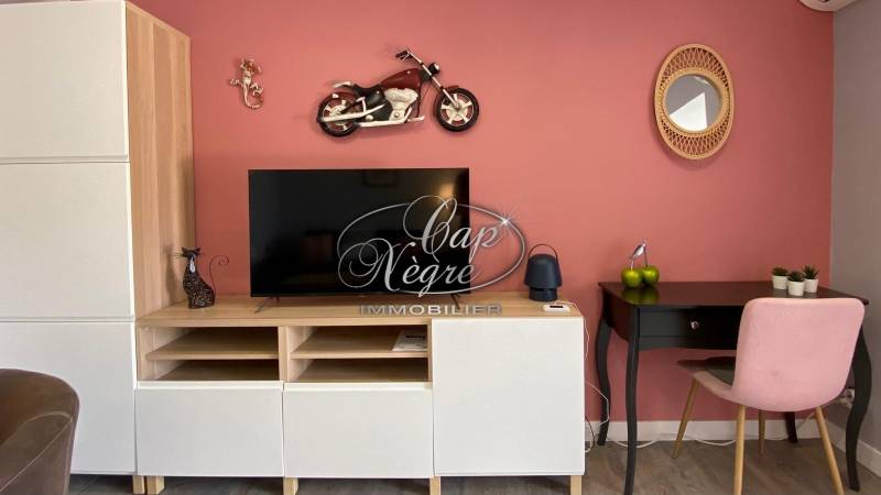 VENDU PAR CAP NÈGRE IMMOBILIER - APPARTEMENT RÉNOVÉ PROCHE PLAGE A VENDRE AU LAVANDOU