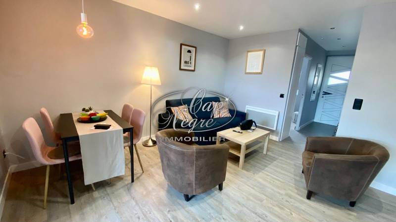 VENDU PAR CAP NÈGRE IMMOBILIER - APPARTEMENT RÉNOVÉ PROCHE PLAGE A VENDRE AU LAVANDOU