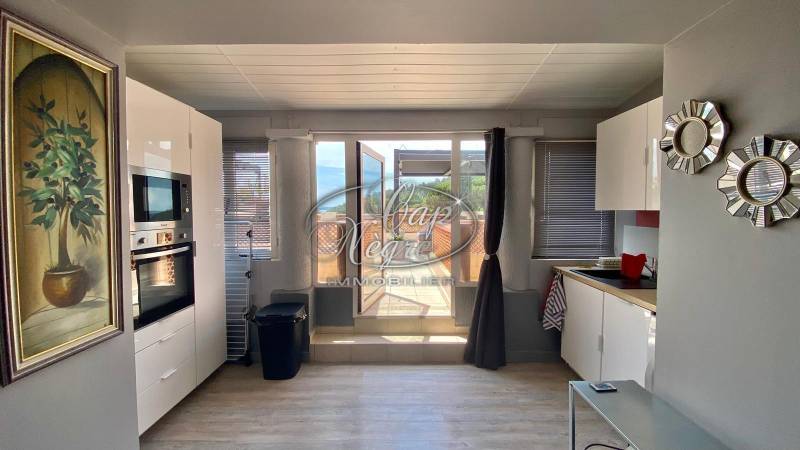 VENDU PAR CAP NÈGRE IMMOBILIER - APPARTEMENT RÉNOVÉ PROCHE PLAGE A VENDRE AU LAVANDOU