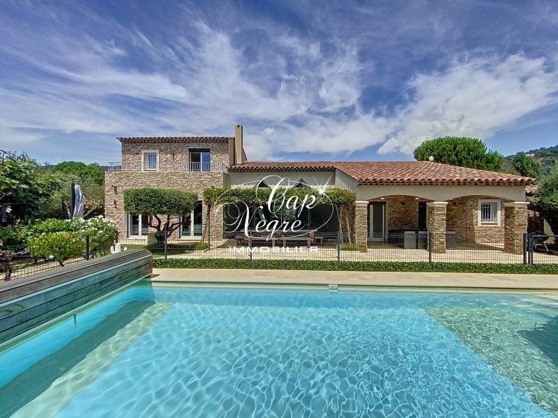 VENDU - VILLA AVEC PISCINE PROVENÇALE À VENDRE 150M² VUE COLLINES AU PLAN DE LA TOUR