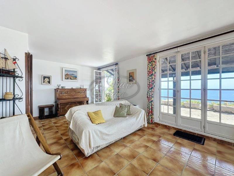 PROPRIETE A VENDRE AU RAYOL-CANADEL PROPRIETE VUE MER RAYOL-CANADEL