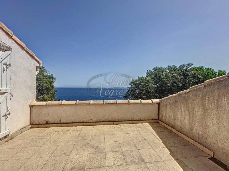 PROPRIETE A VENDRE AU RAYOL-CANADEL PROPRIETE VUE MER RAYOL-CANADEL