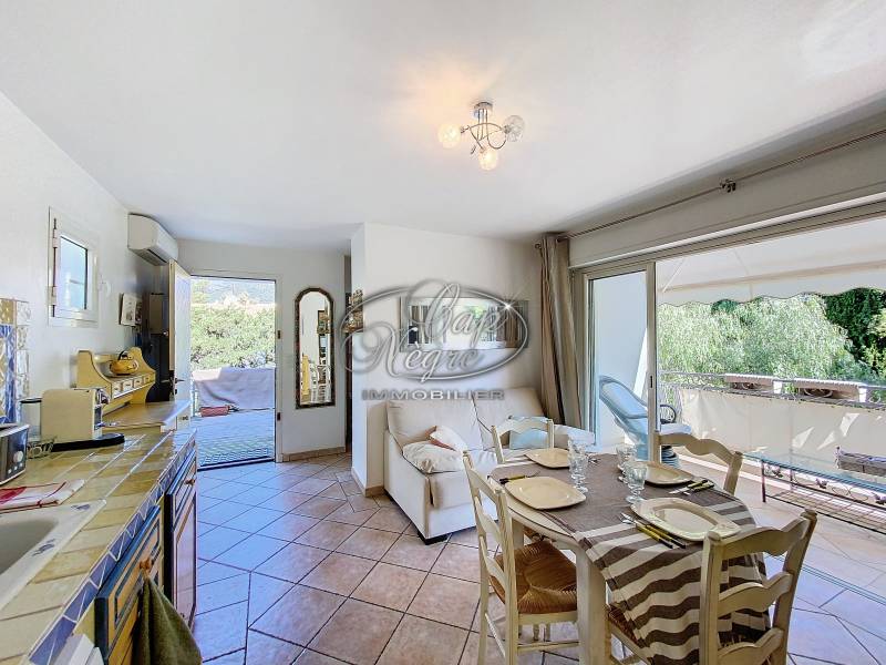 DEUX APPARTEMENTS T2 À VENDRE JARDIN ET GARAGE CENTRE VILLE CAVALAIRE SUR MER