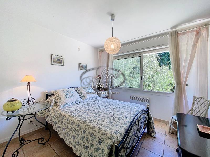 DEUX APPARTEMENTS T2 À VENDRE JARDIN ET GARAGE CENTRE VILLE CAVALAIRE SUR MER