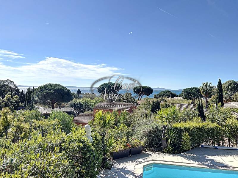 villa bord de mer avec piscine et terrain de 1160 m²  ambiance vacances familiales le lavandou aiguebelle