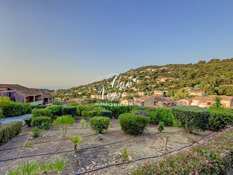 VENDU - MAZET T2 VUE MER À VENDRE DANS RÉSIDENCE CALME AVEC PISCINE À CAVALAIRE SUR MER