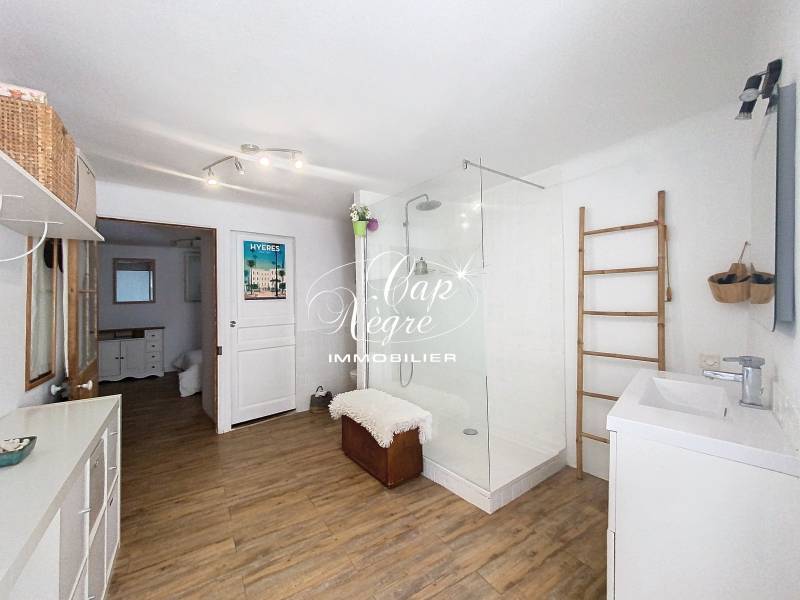 DUPLEX T2 À VENDRE 52M² REFAIT À NEUF À HYÈRES MÉDIÉVAL