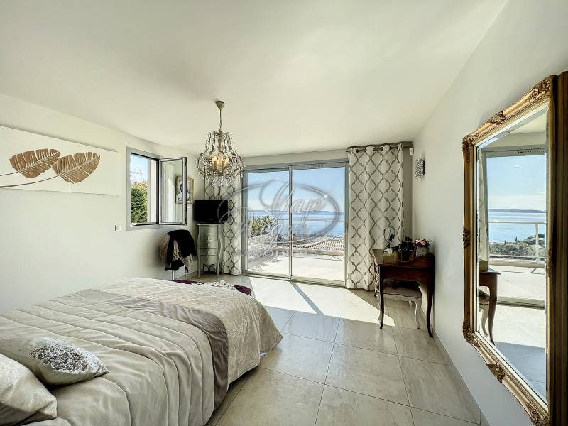 PROPRIETE CONTEMPORAINE VUE MER - LE LAVANDOU
