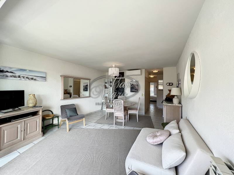 MEUBLÉ VUE MER - TERRASSE AU SUD - COEUR DU LAVANDOU