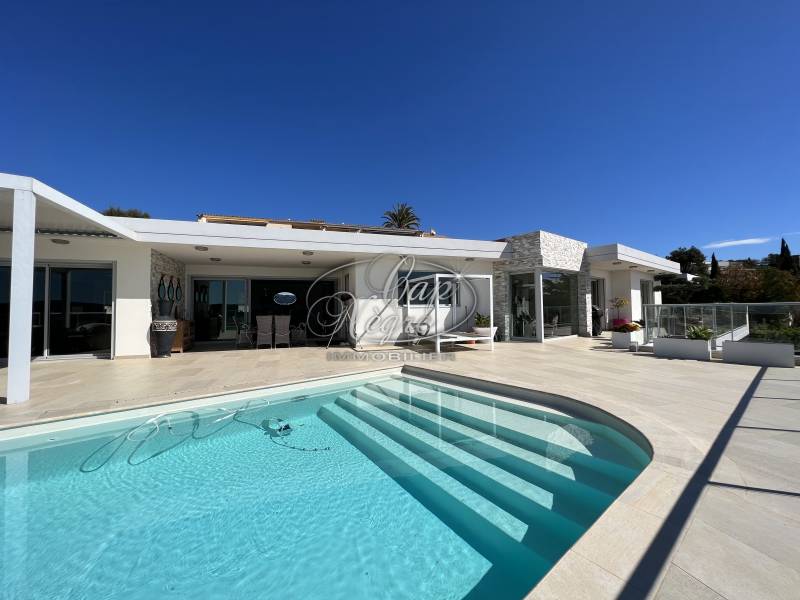 PROPRIETE CONTEMPORAINE VUE MER - LE LAVANDOU