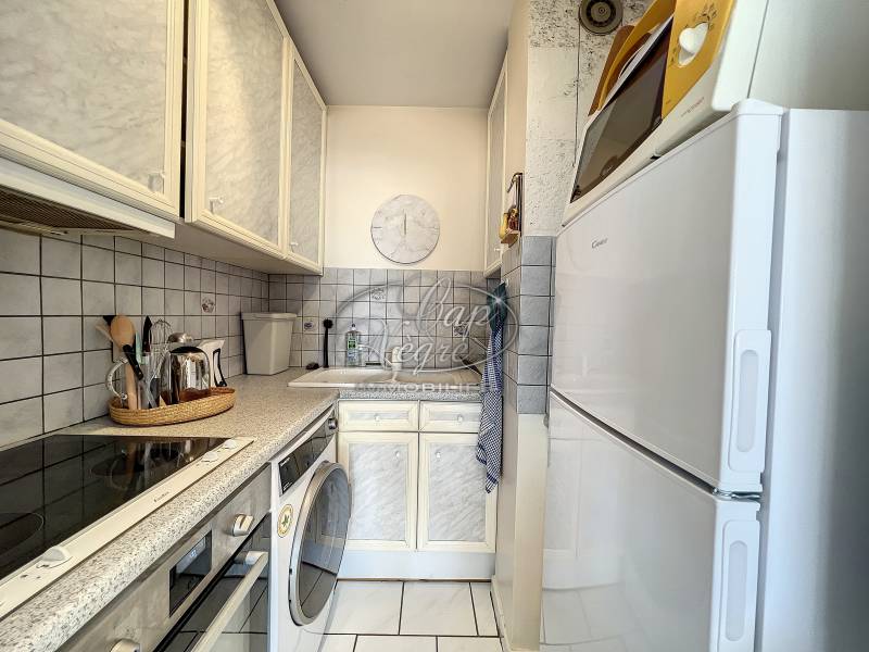 MEUBLÉ VUE MER - TERRASSE AU SUD - COEUR DU LAVANDOU