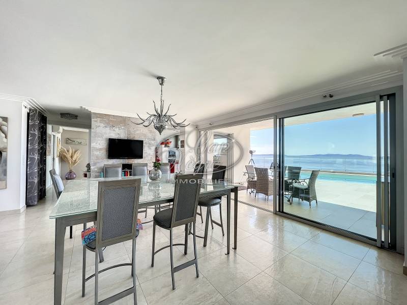 PROPRIETE CONTEMPORAINE VUE MER - LE LAVANDOU