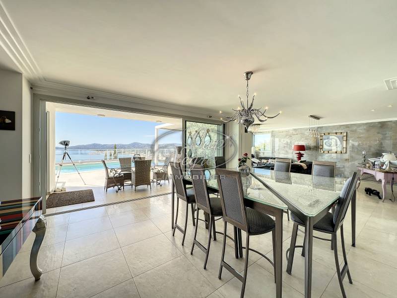 PROPRIETE CONTEMPORAINE VUE MER - LE LAVANDOU