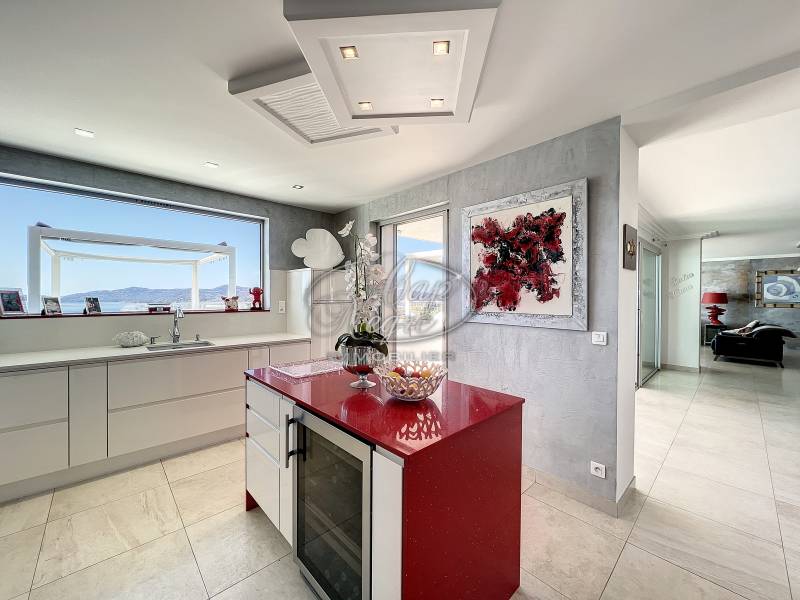 PROPRIETE CONTEMPORAINE VUE MER - LE LAVANDOU