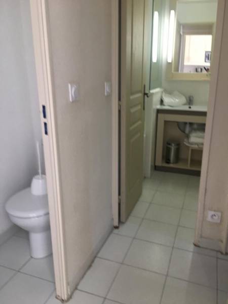 A VENDRE T2 EQUIPE AVEC TERRASSE RESIDENCE SECURIE PROCHE PLAGE