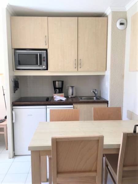 CHERCHE APPARTEMENTT2 EQUIPE PROCHE PLAGE PRAMOUSQUIER LE LAVANDOU