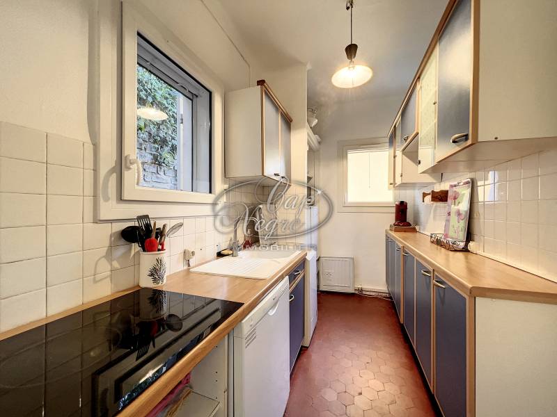 SOUS OFFRE - APPARTEMENT VUE MER ET PROCHE COMMERCES - LE RAYOL