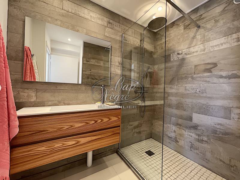 superbe T2 avec terrase jacuzzi er vue mer à Cavalière Le Lavandou