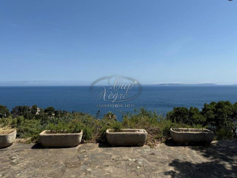 PROPRIETE A VENDRE AU RAYOL-CANADEL PROPRIETE VUE MER RAYOL-CANADEL