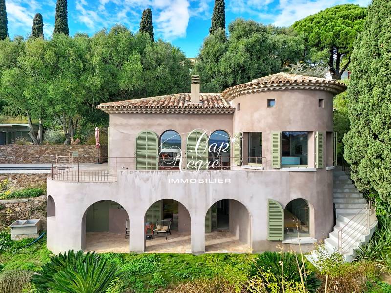 Maison à vendre avec piscine vue mer et dépendance Bormes-les-Mimosas