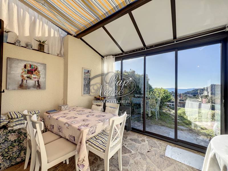 à vendre Le Lavandou appartementa vec mezzanine dans lotissement privé avec piscine parking et cave attitrés