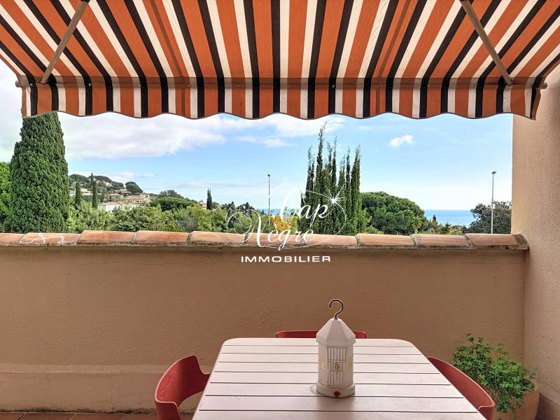 Appartement vue mer à vendre proche plage de Pramousquier au Lavandou