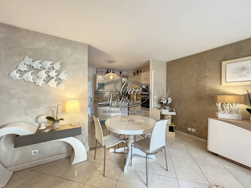 VENDU PAR CAP NÈGRE IMMOBILIER - LE LAVANDOU - COEUR DE VILLAGE