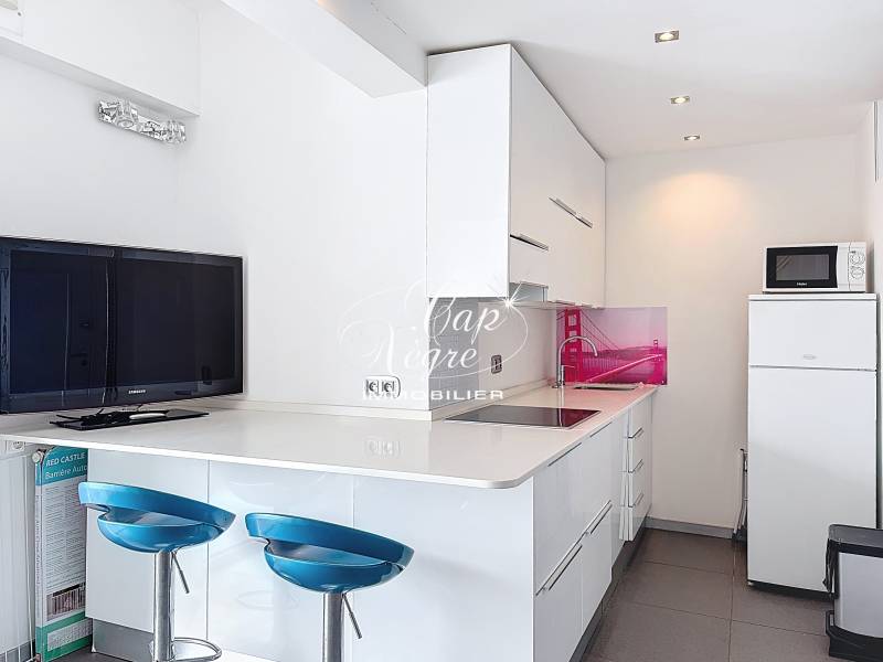 Cuisine de l'appartement vue mer à vendre avec accès directe à la plage de Cavalière