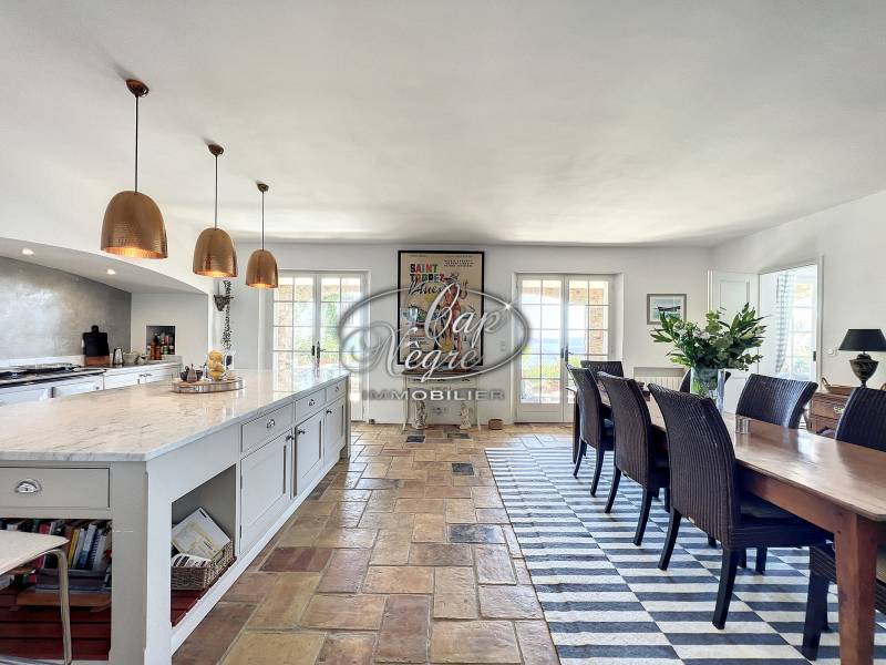 prorpiété d'exception avec charme provençale vue époustouflante et jardin méditerranéen avec possibilté de piscine au Rayol Canadel