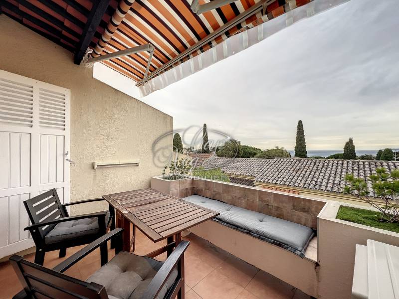 SOUS OFFRE - STUDIO ENTIÈREMENT REFAIT - PLAGE A PIED - PRAMOUSQUIER