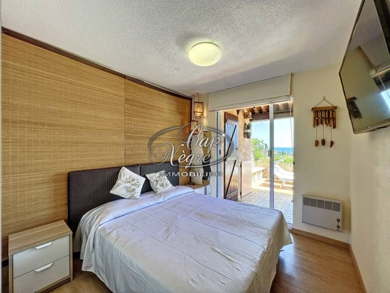 VENDU - EXCLUSIVITE PRAMOUSQUIER - MAZET AVEC JARDIN VUE MER - PLAGE A PIED